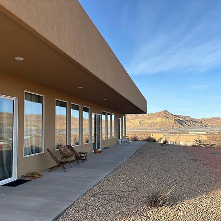 Page Arizona Border Town- Grand Serenity Room With Mesa Views Биг-Уотер Экстерьер фото