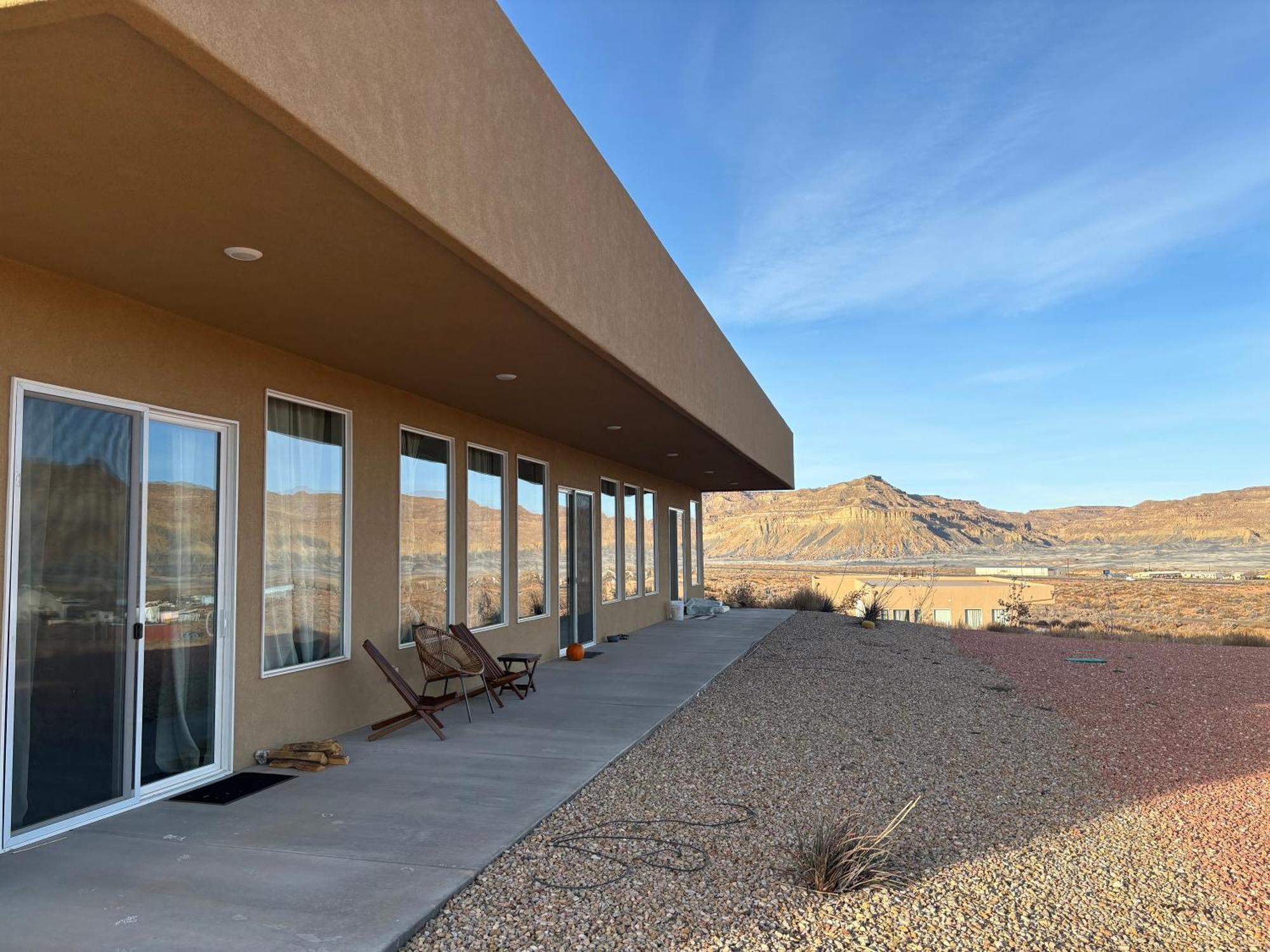 Page Arizona Border Town- Grand Serenity Room With Mesa Views Биг-Уотер Экстерьер фото