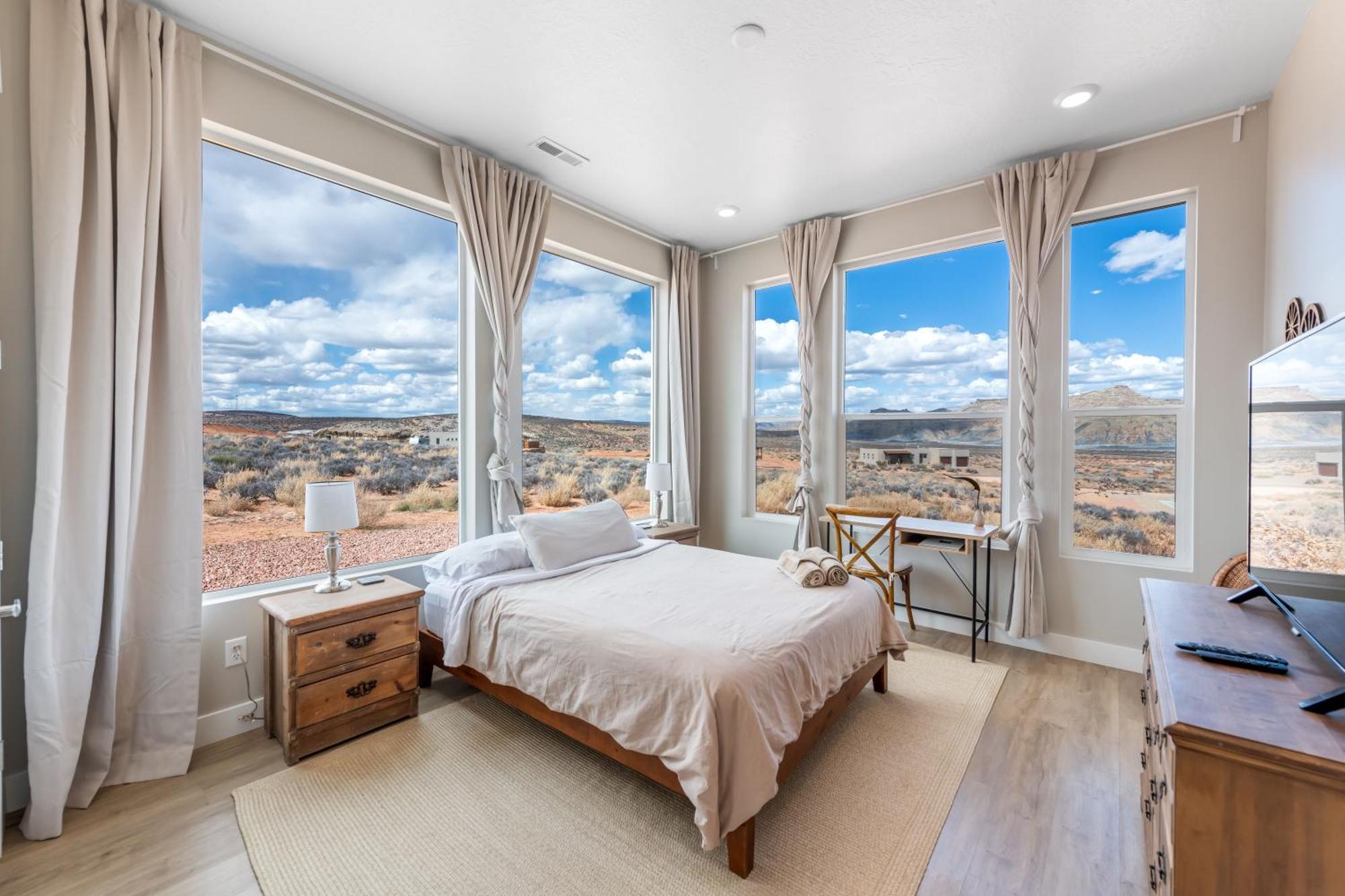 Page Arizona Border Town- Grand Serenity Room With Mesa Views Биг-Уотер Экстерьер фото