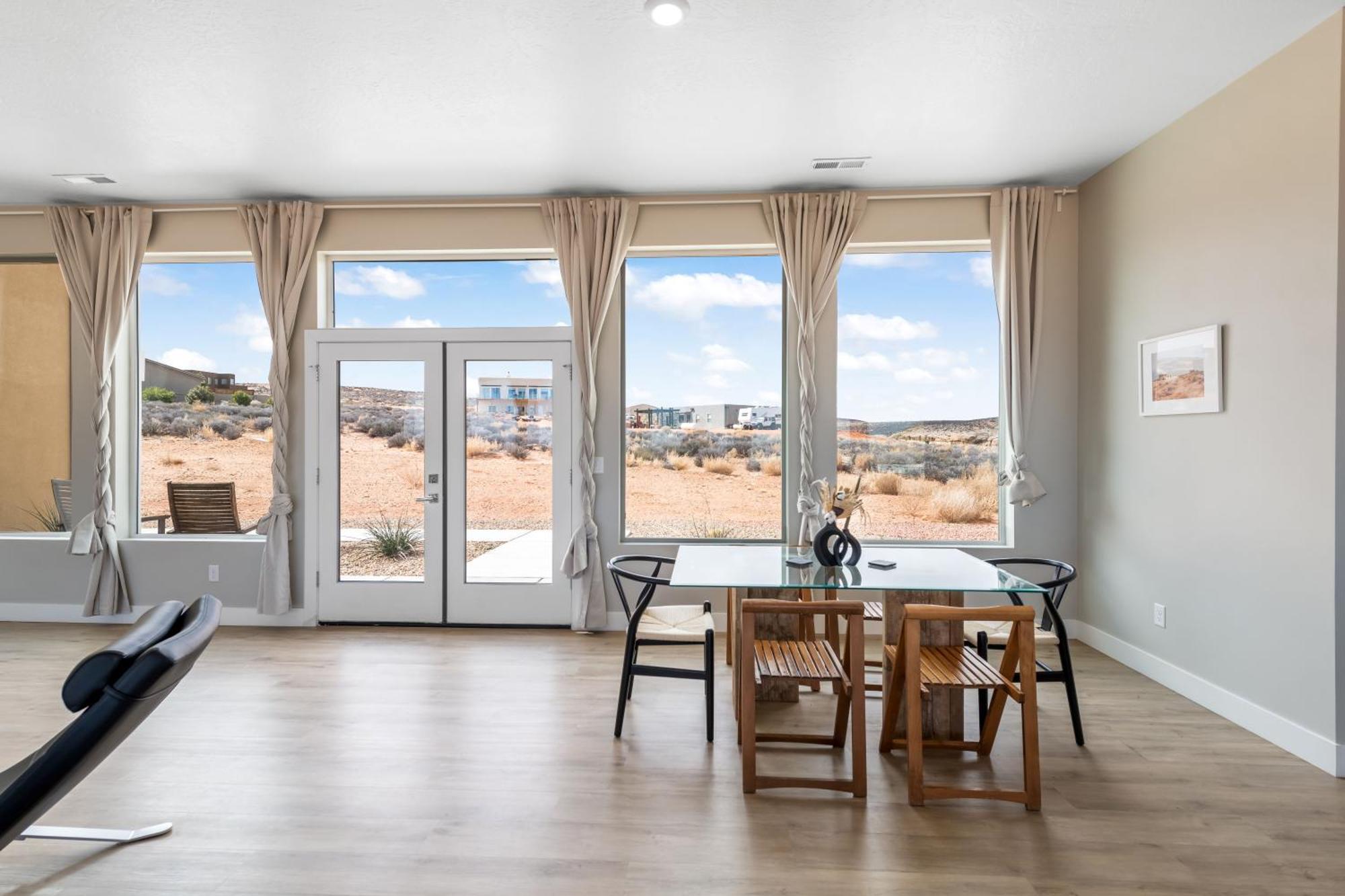 Page Arizona Border Town- Grand Serenity Room With Mesa Views Биг-Уотер Экстерьер фото